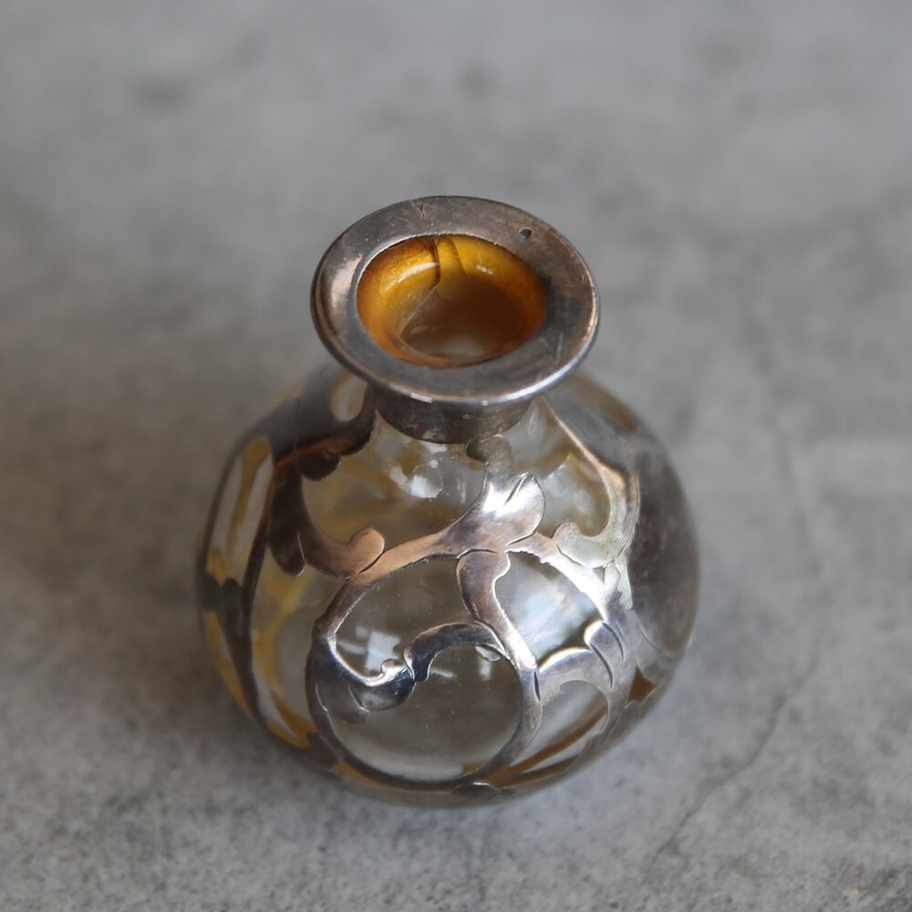 Antique Art Nouveau Glass Perfume Bottle with Sterling Silver Overlay - Picture 3 of 6